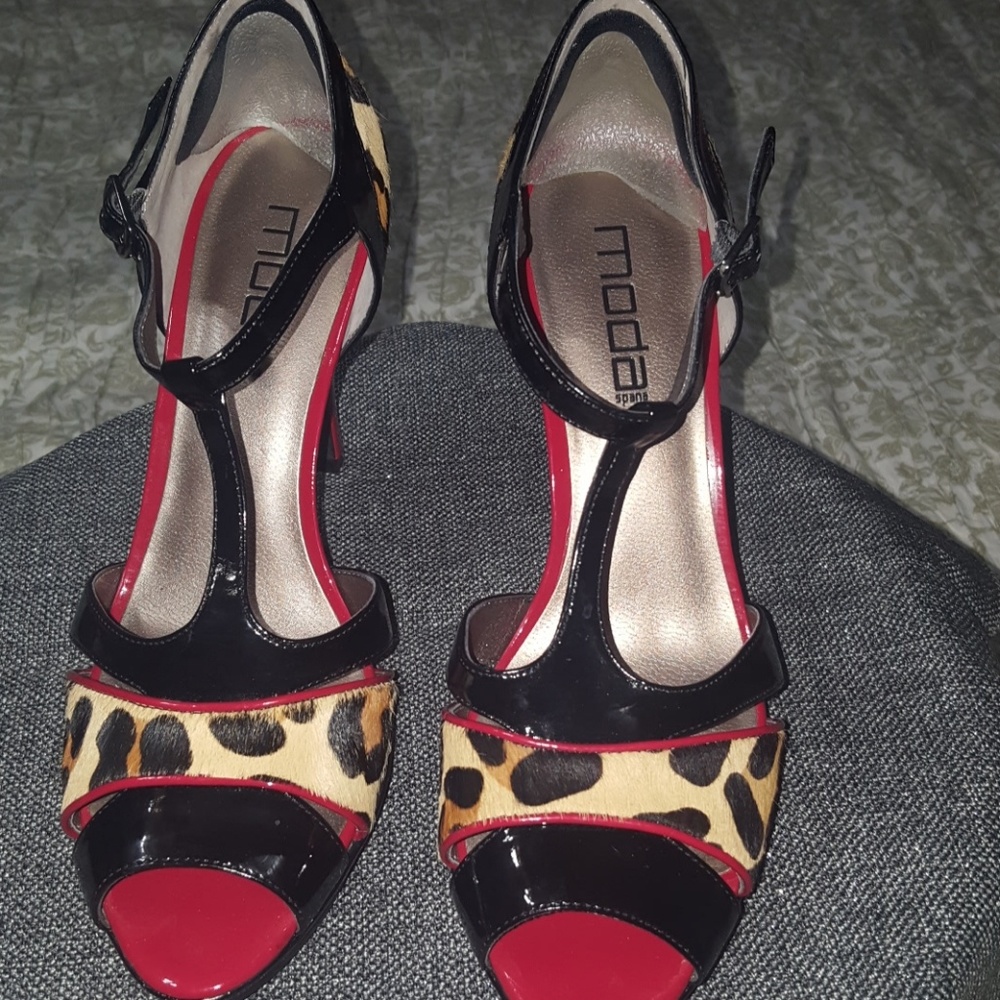 Women high heels leopard